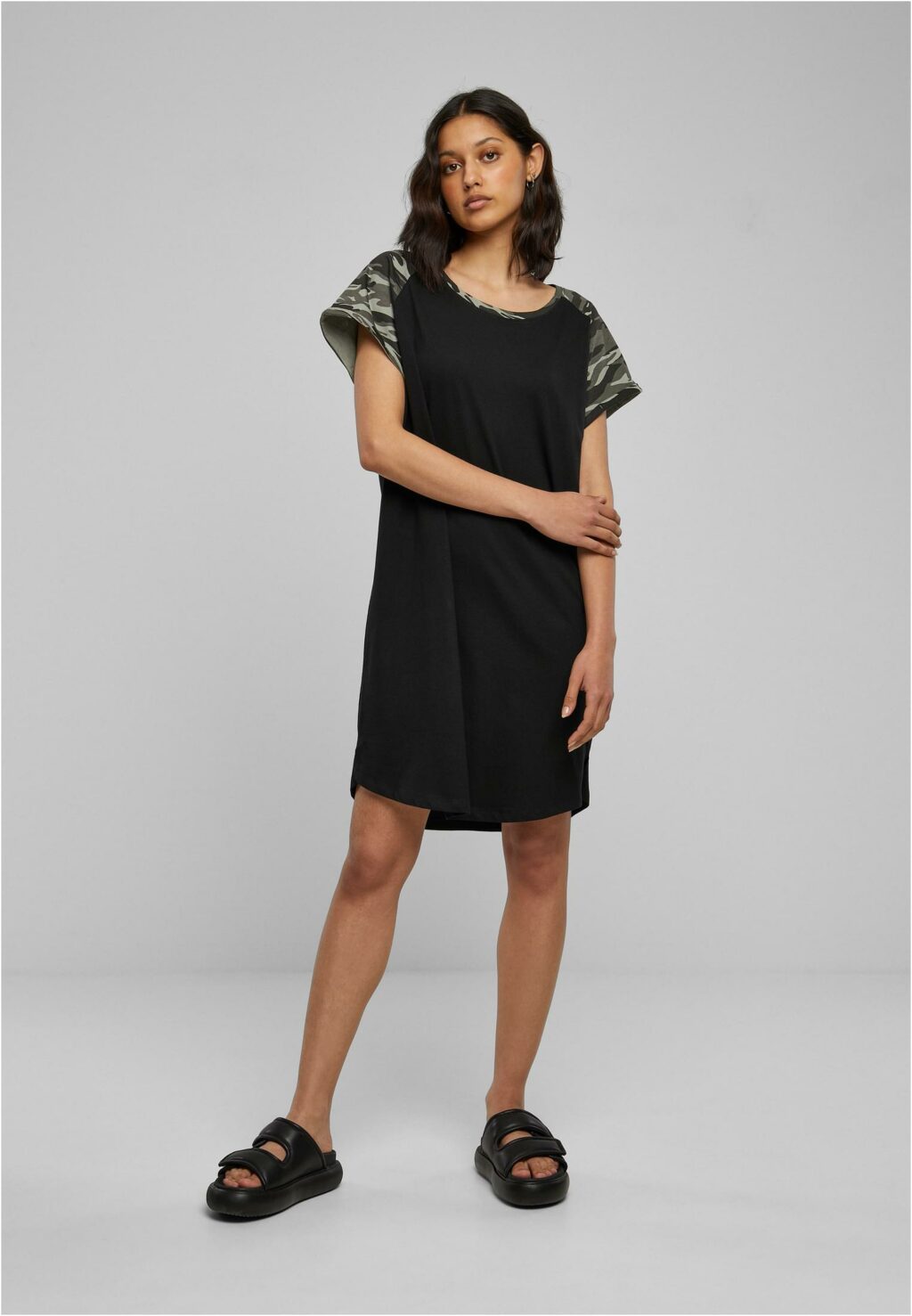 Urban Classics Ladies Contrast Raglan Tee Dress black/darkcamo TB5030