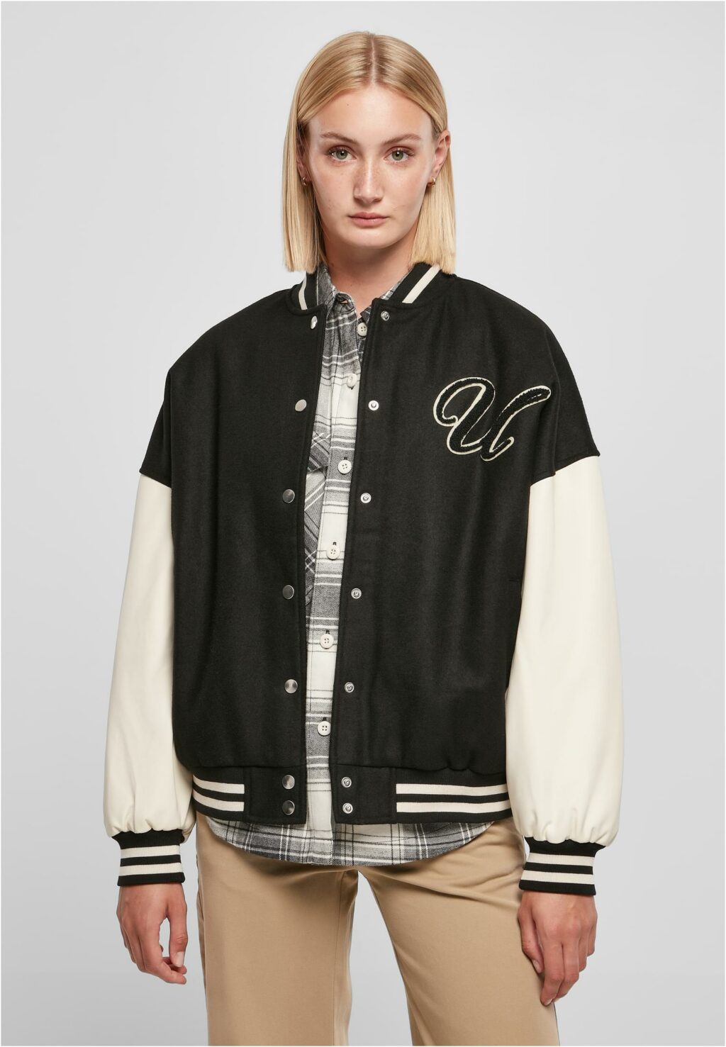 Urban Classics Ladies Oversized Big U College Jacket black/palewhite TB5436