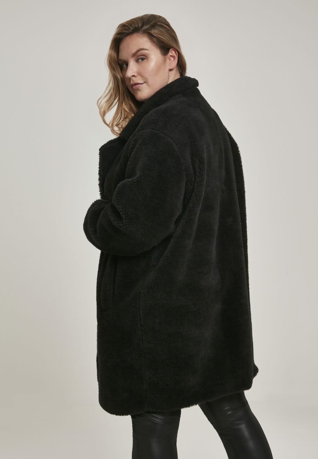 Urban Classics Ladies Oversized Sherpa Coat black TB3058