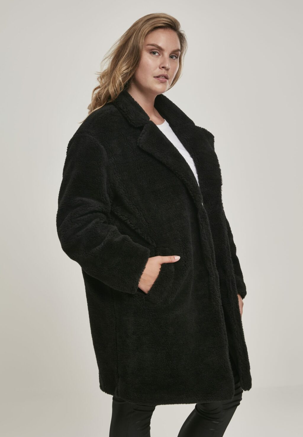 Urban Classics Ladies Oversized Sherpa Coat black TB3058