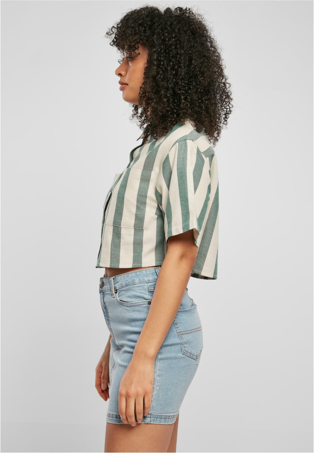 Urban Classics Ladies Short Oversized Stripe Shirt greenlancer/softseagrass TB5046