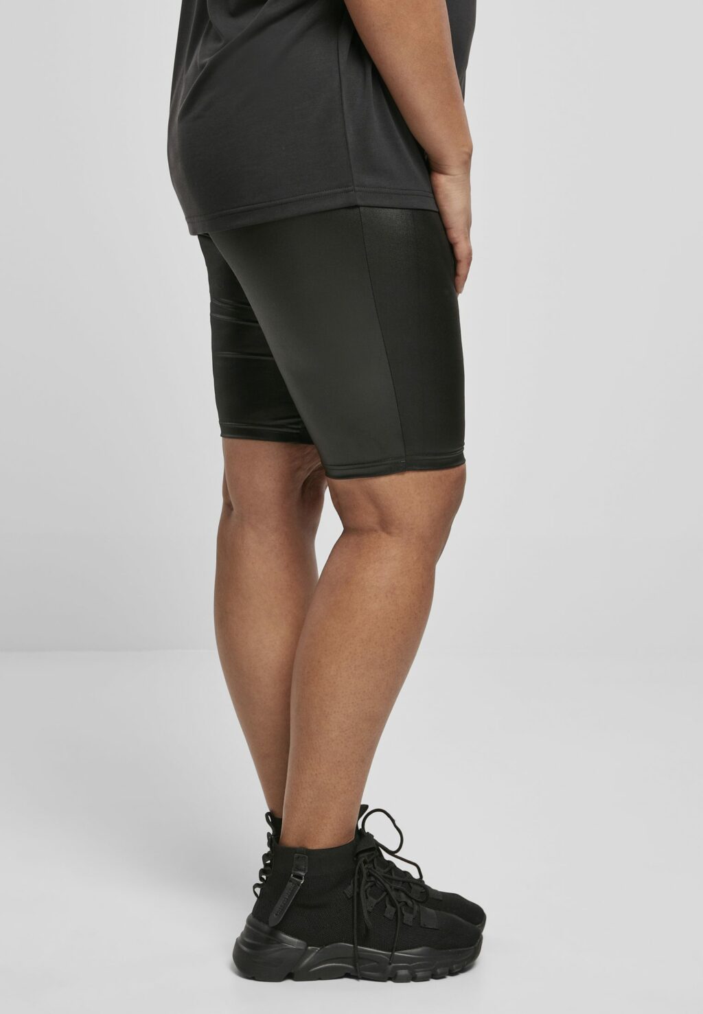 Urban Classics Ladies Synthetic Leather Cycle Shorts black TB4078