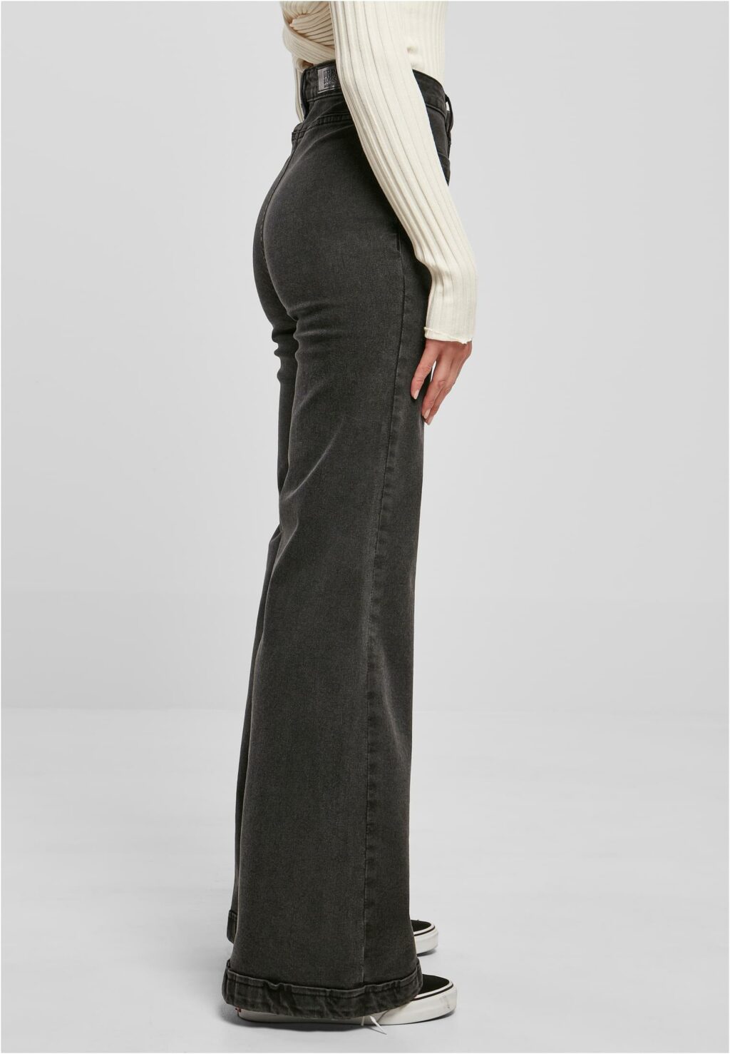 Urban Classics Ladies Vintage Flared Denim Pants black washed TB5452