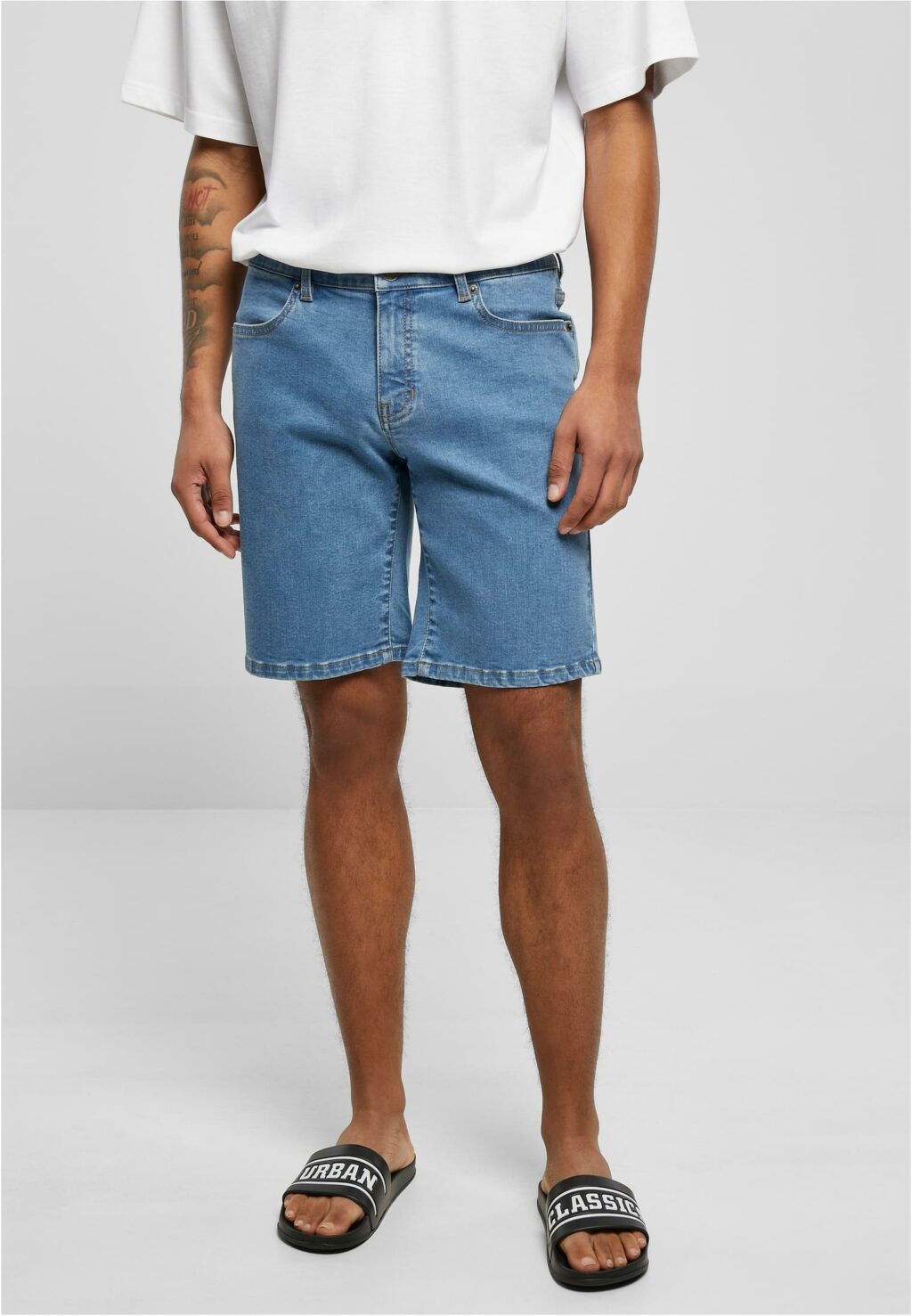 Urban Classics Relaxed Fit Jeans Shorts light blue washed TB4156