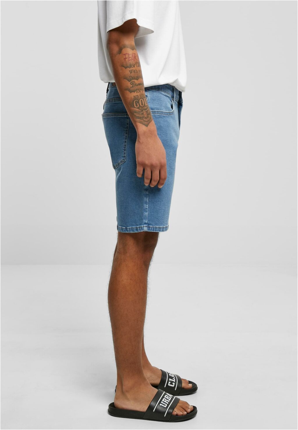 Urban Classics Relaxed Fit Jeans Shorts light blue washed TB4156