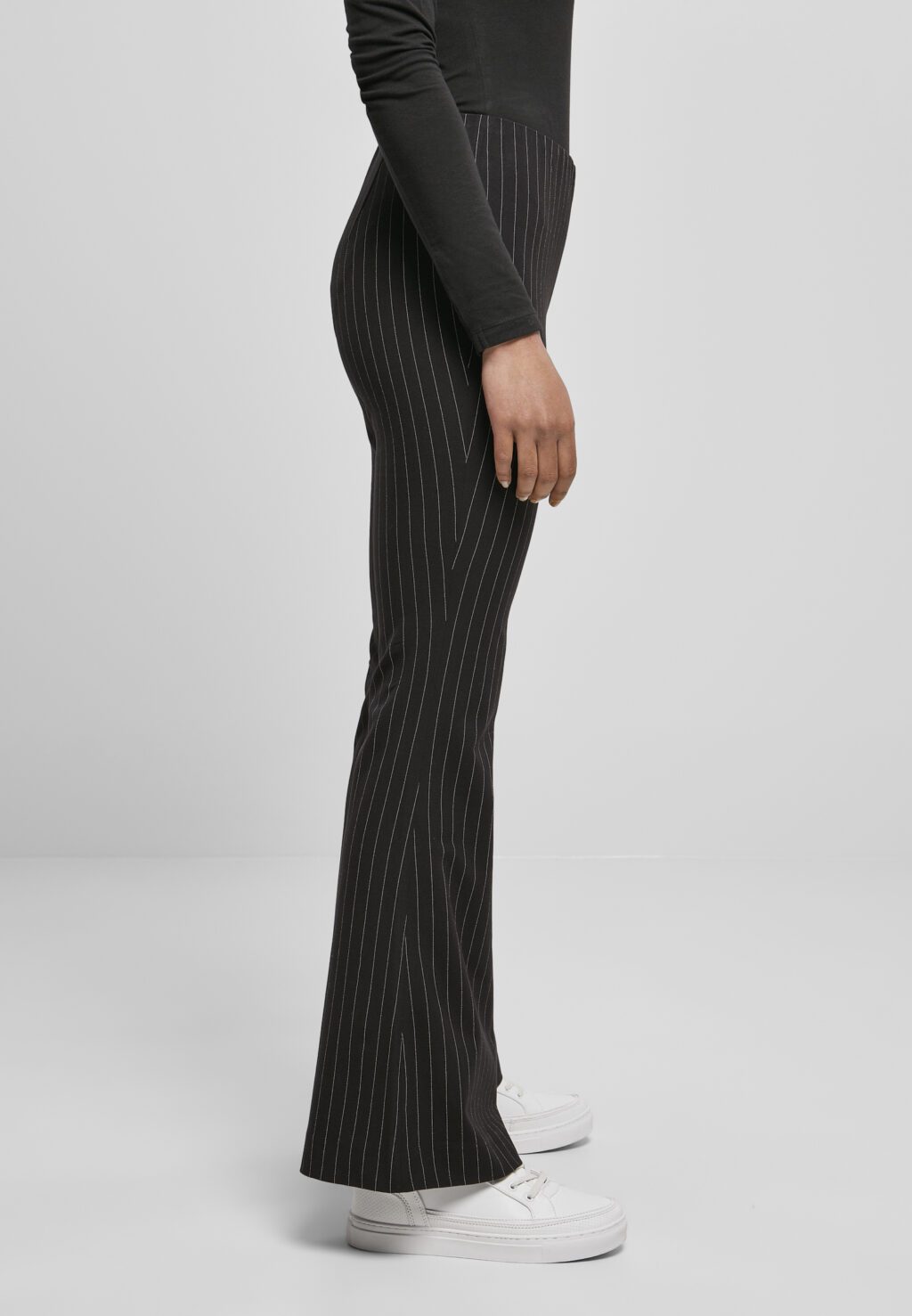 Urban Classics Ladies Flared Pin Stripe Pants black/white TB4536