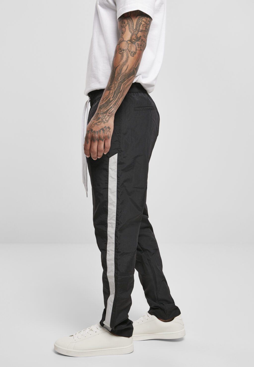 Urban Classics Side Stripe Nylon Pants black/lightasphalt TB4392