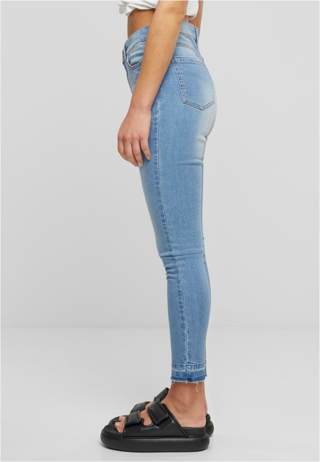 Urban Classics Ladies Skinny High Waist Open Hem Jeans clearblue bleached TB6865
