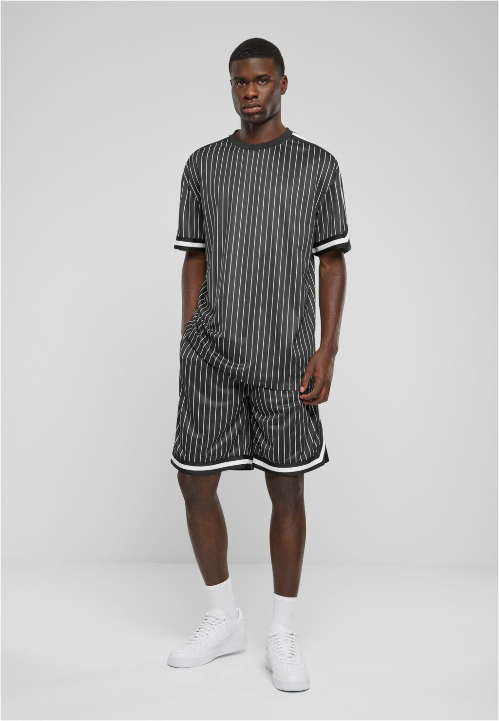 Urban Classics Striped Mesh Shorts black/white TB6667