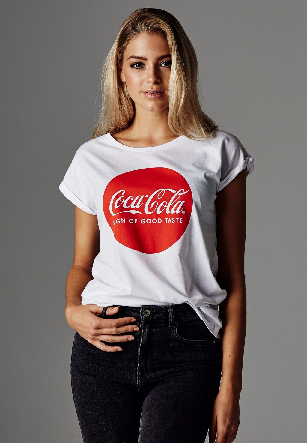 Ladies Coca Cola Round Logo Tee white MC067