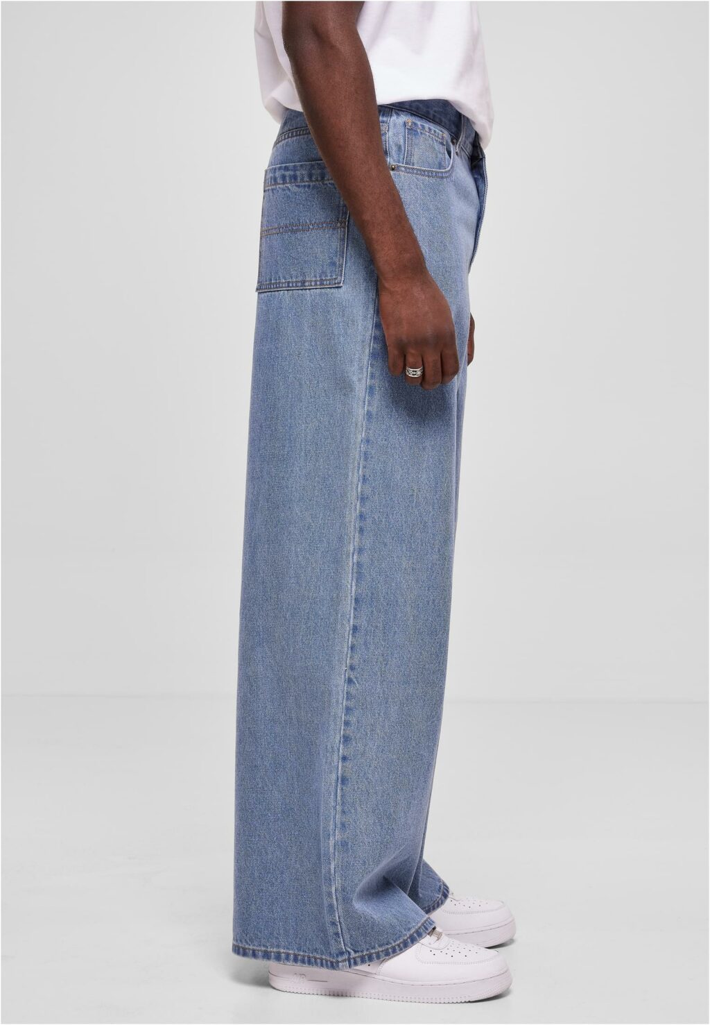 Urban Classics 90's Loose Jeans light blue washed TB6284