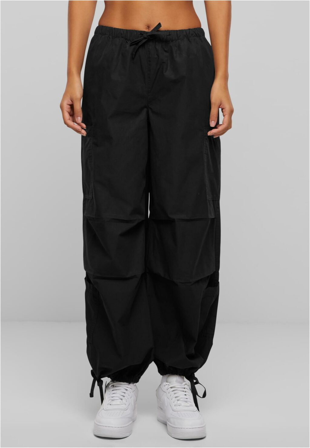 Urban Classics Ladies Cotton Cargo Parashute Pants black TB6842