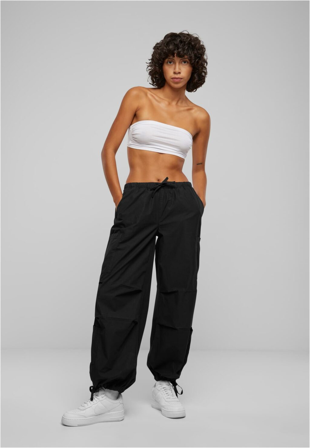 Urban Classics Ladies Cotton Cargo Parashute Pants black TB6842