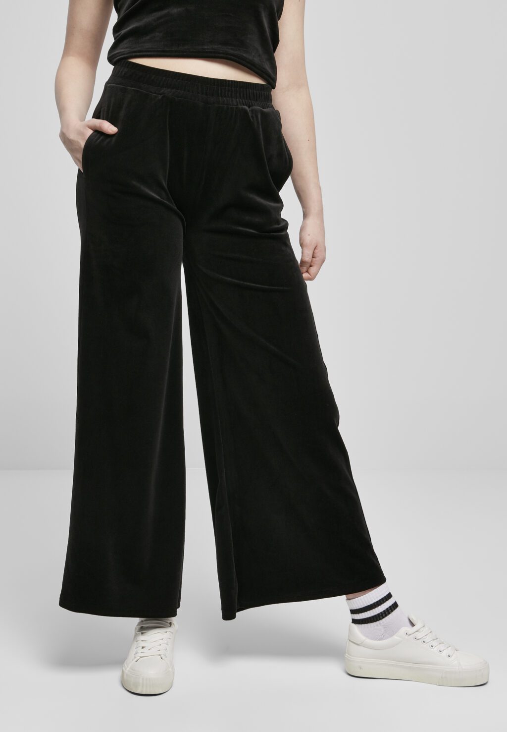 Urban Classics Ladies High Waist Straight Velvet Sweatpants black TB4530