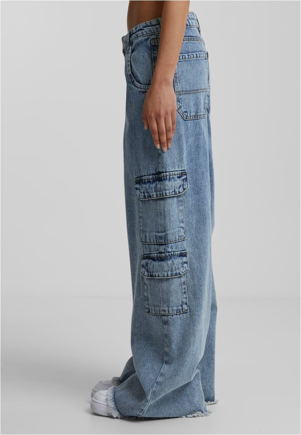 Urban Classics Ladies Mid Waist Cargo Denim Pants vintage lightblue washed TB6156