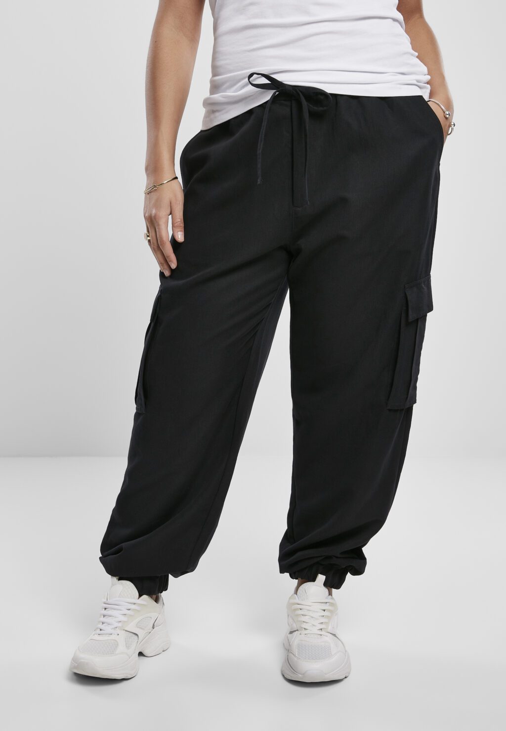 Urban Classics Ladies Viscose Twill Cargo Pants black TB3434