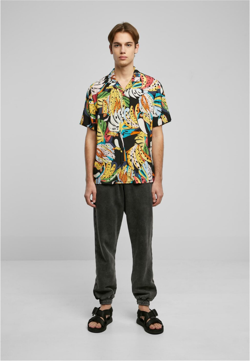 Urban Classics Viscose AOP Resort Shirt toucans TB4150